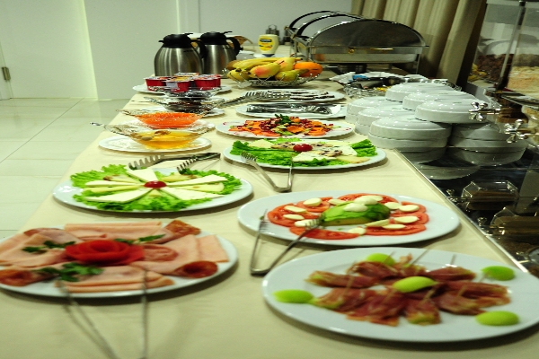 Hotel SENATOR (Tirana)